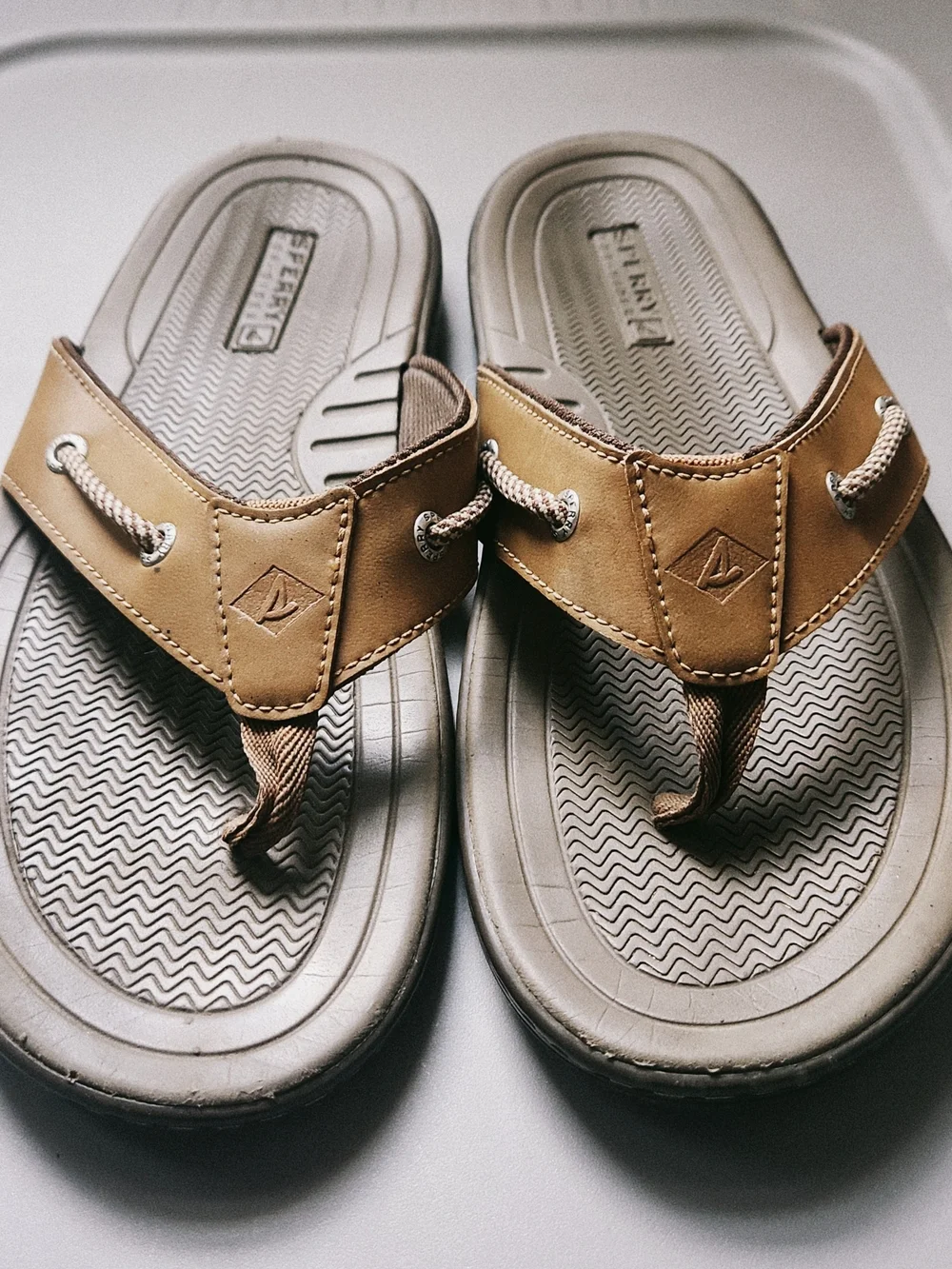 Sperry Men’s Top Sider Leather Flip Flop Sandals